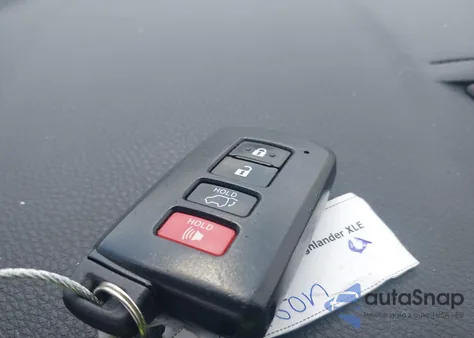 2019 Toyota Highlander Xle z USA, uszkodzony, nr VIN 5TDJZRFH7KS610795